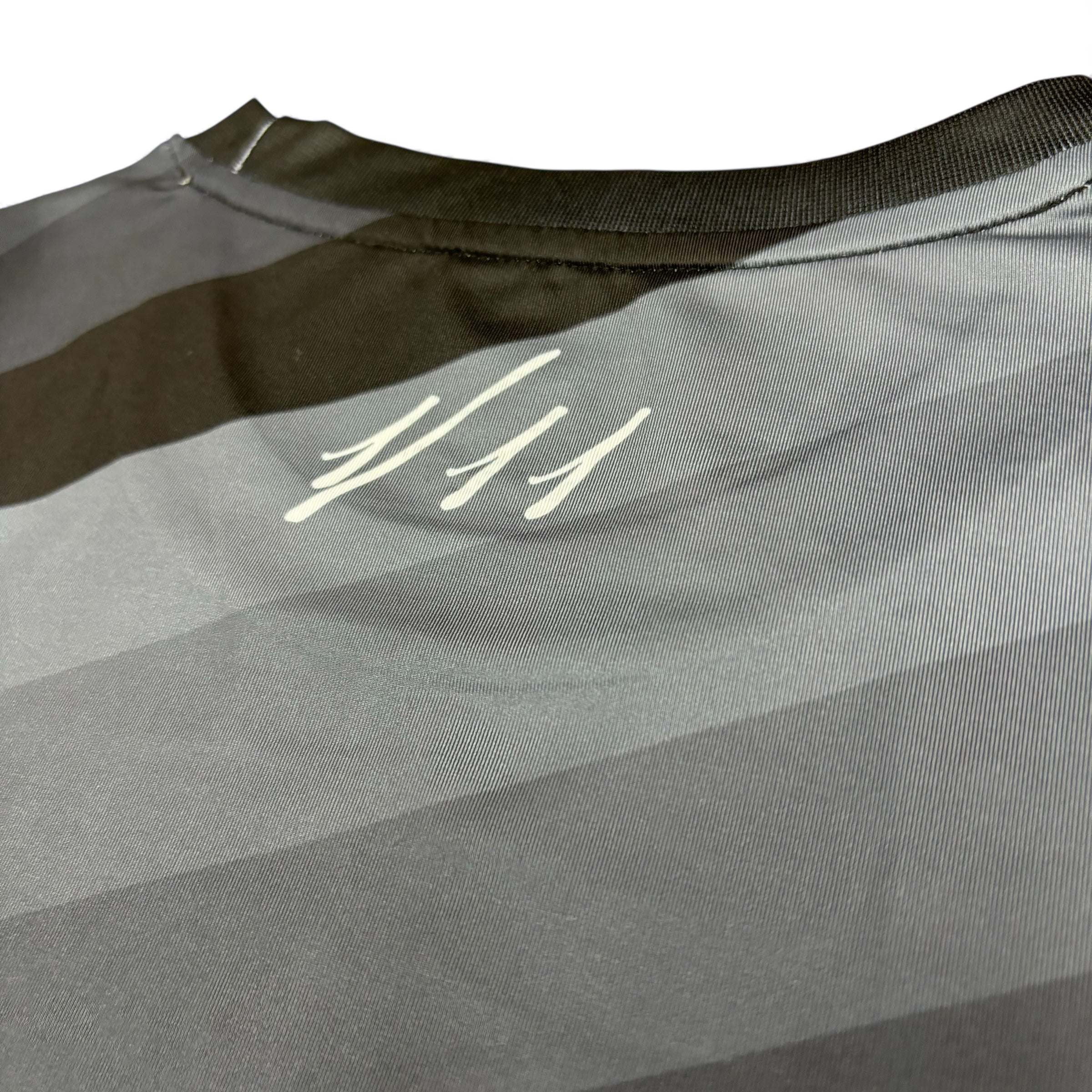 DRBLZ “モーション” ロングTシャツ