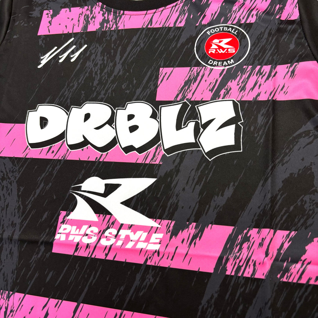 DRBLZ “ストライク”Tシャツ（ピンク）